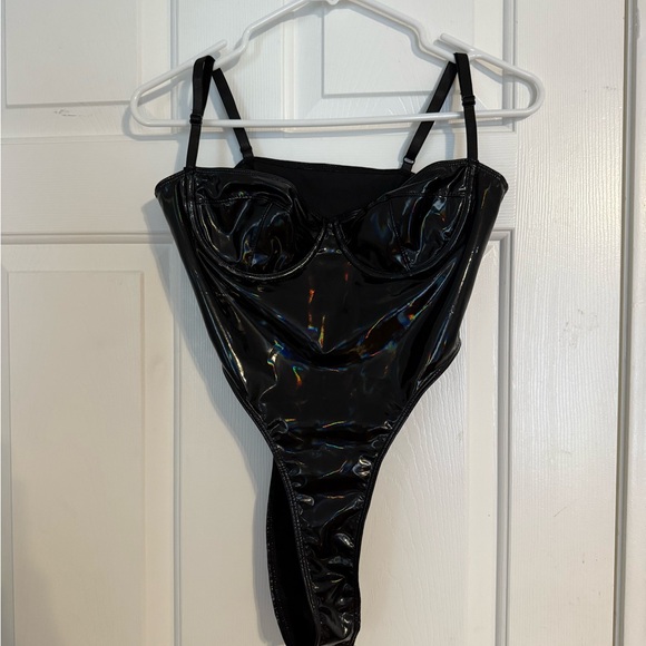 Shiny Black Women's Faux Leather Bodysuit w Adjustable Straps NEVER WORN Size M - Picture 9 of 16